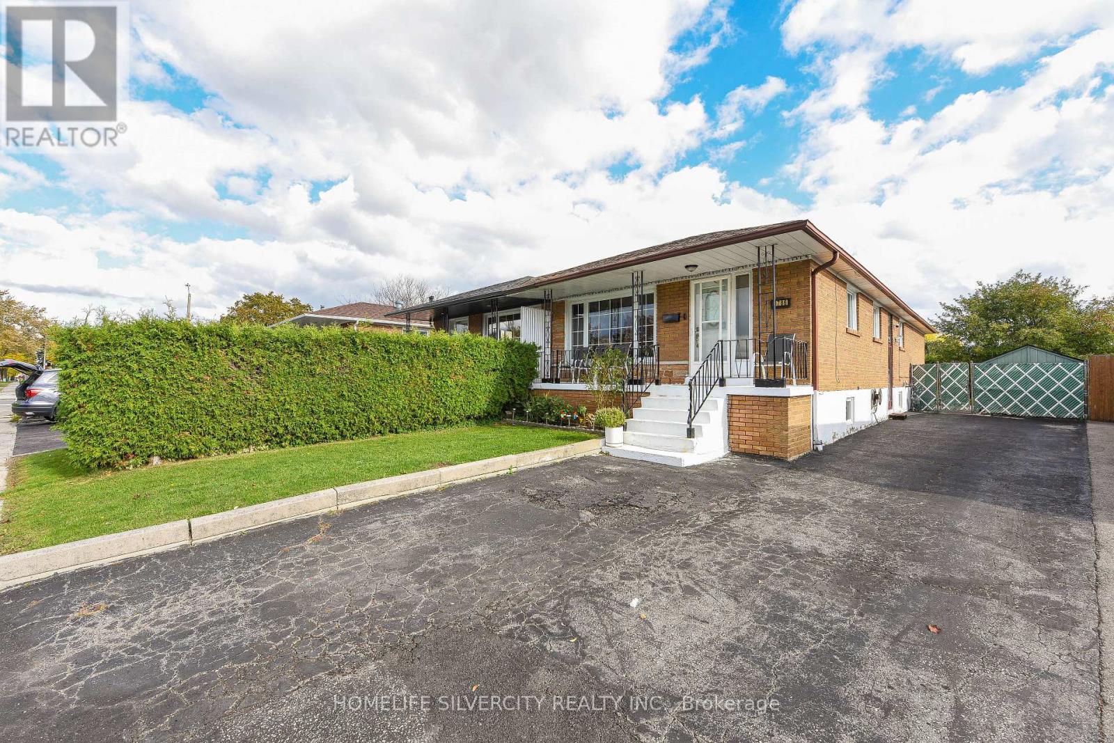 3786 Teeswater Rd, Mississauga, ON L4T 2A4
