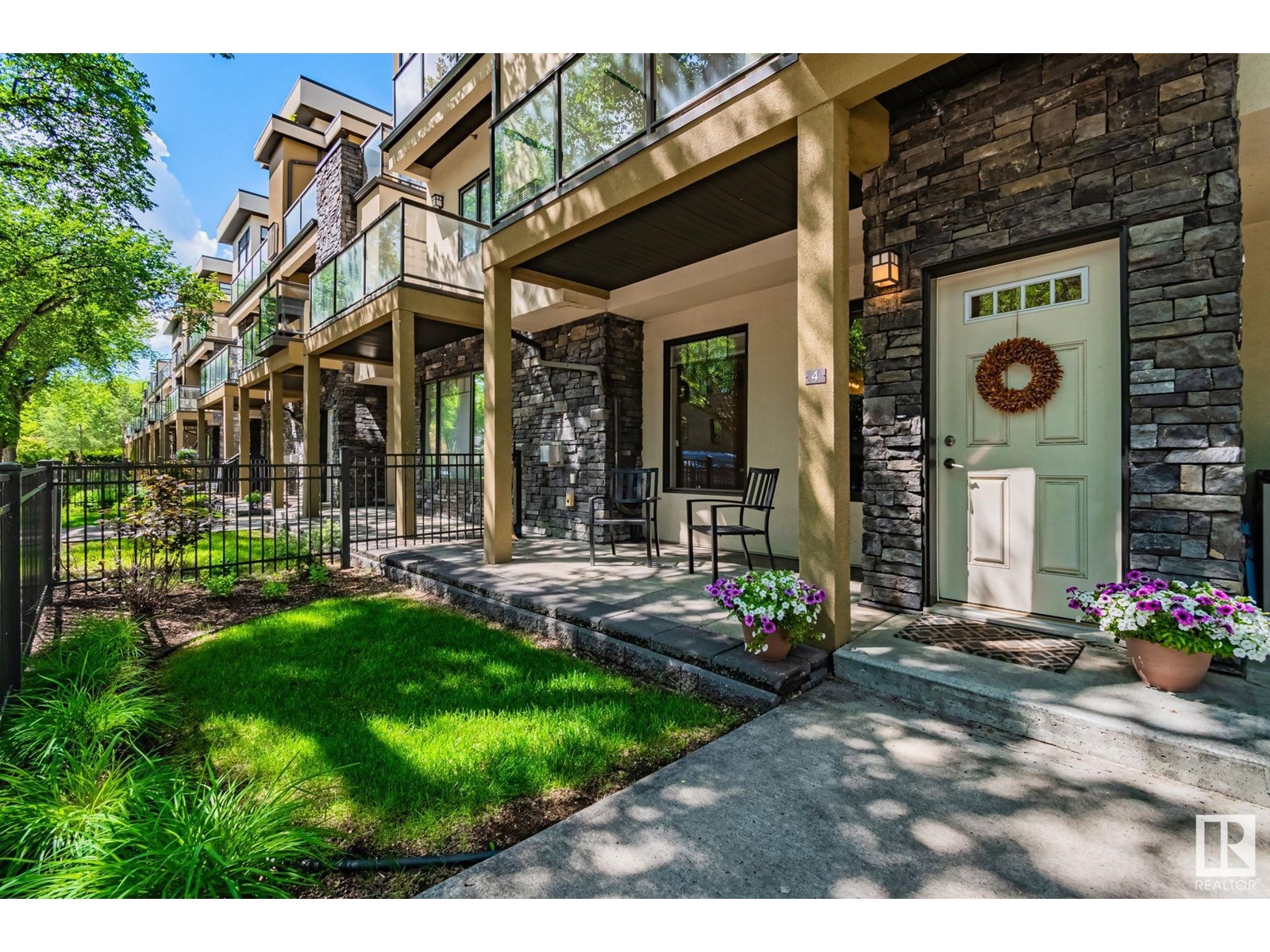 11518 76 Avenue Northwest #4, Edmonton, AB T6G 0K7