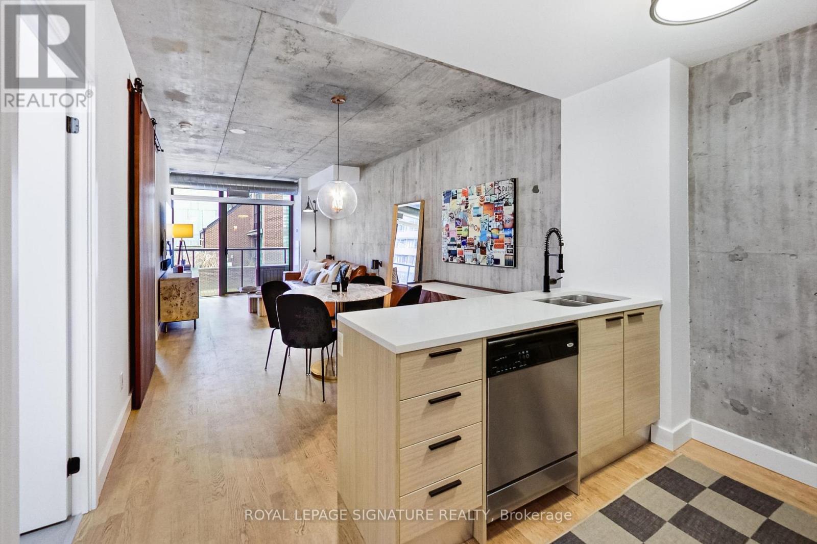 614 138 Princess St, Toronto, ON M5A 0B1