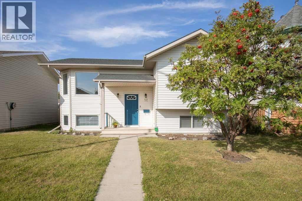 52 Harper Dr, Sylvan Lake, AB T4S 1X7