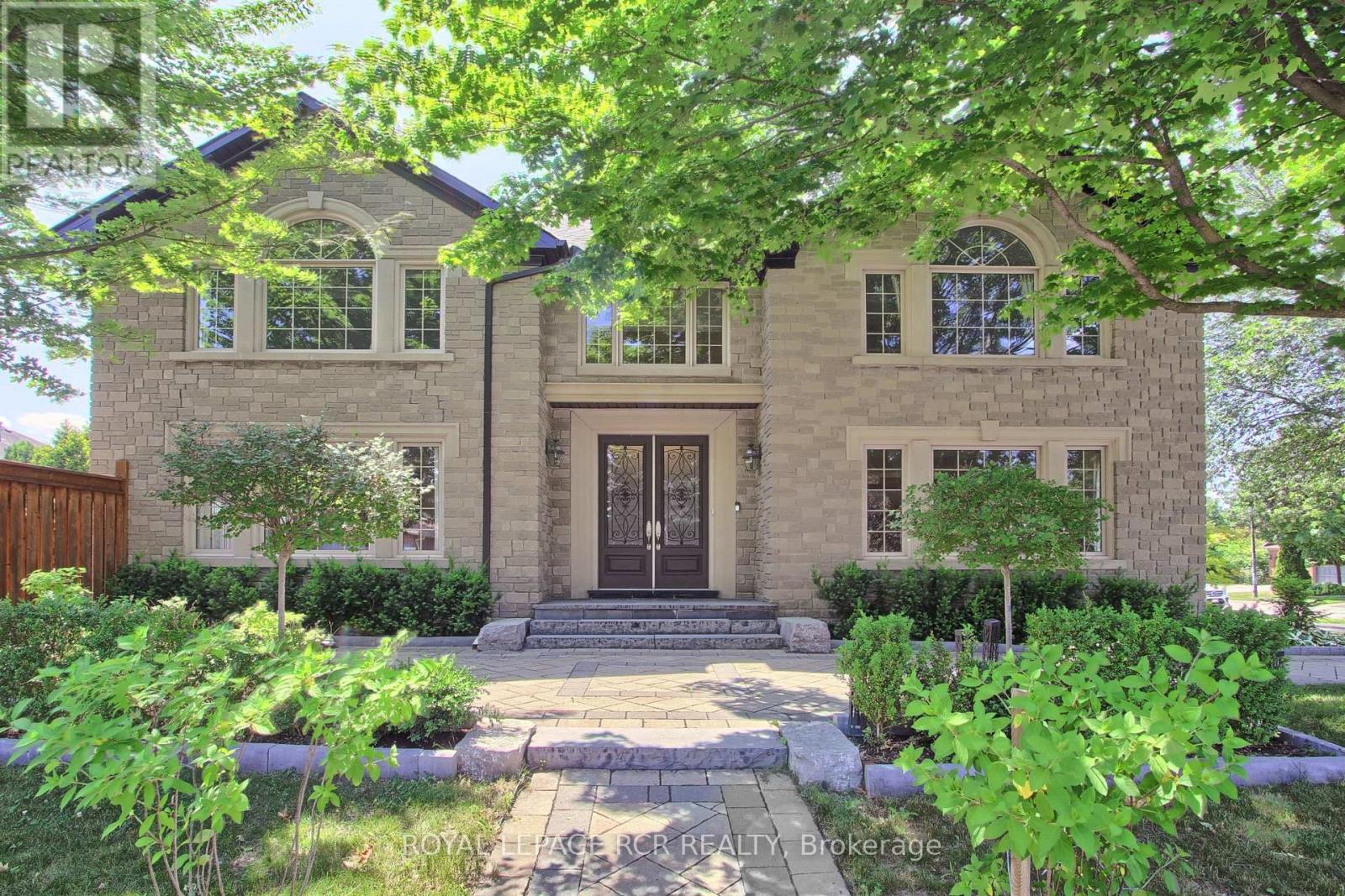 646 Brooker Rdg, Newmarket, ON L3X 1V7
