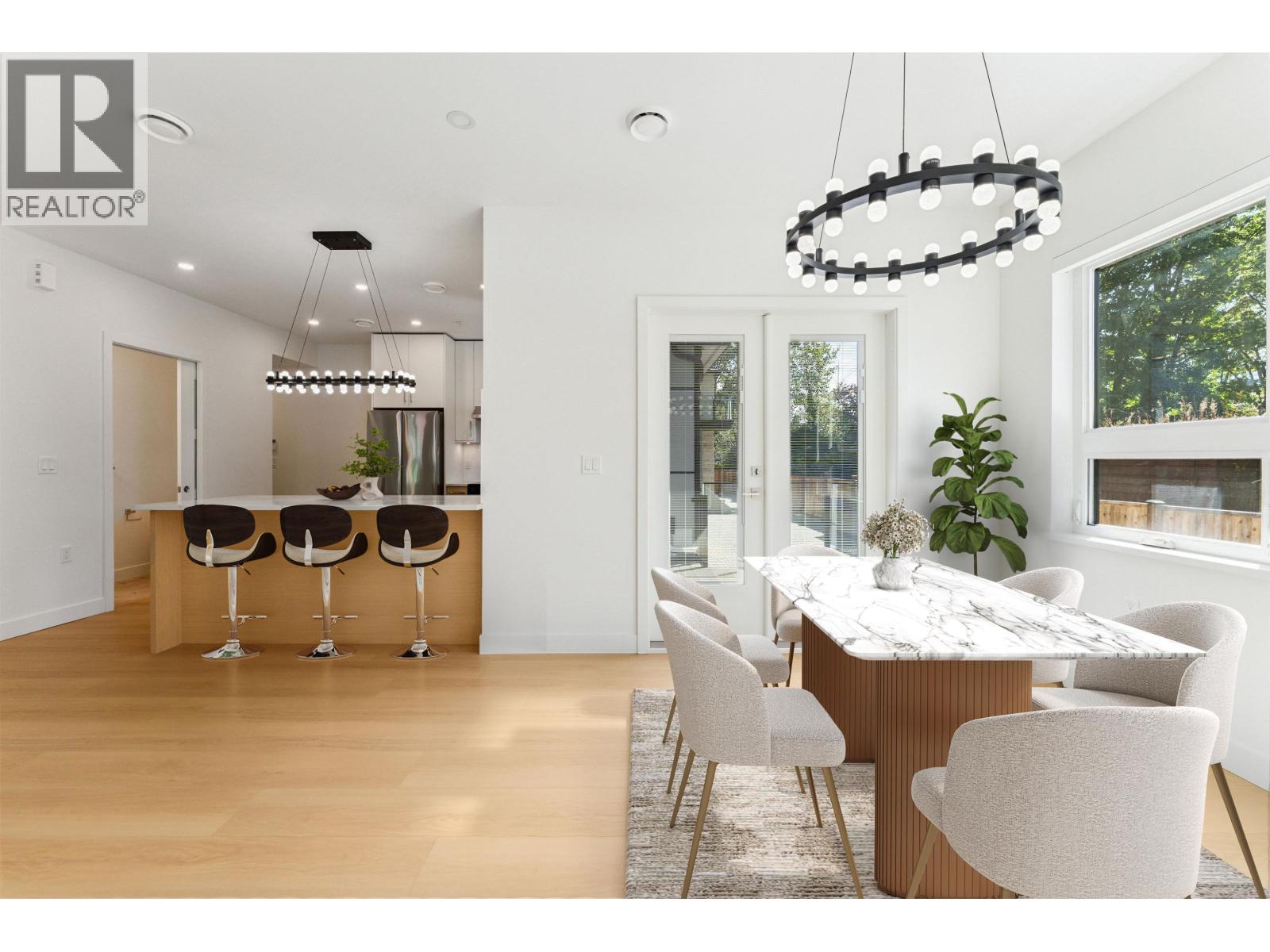 844 St Denis Ave, North Vancouver, BC V7J 2G4