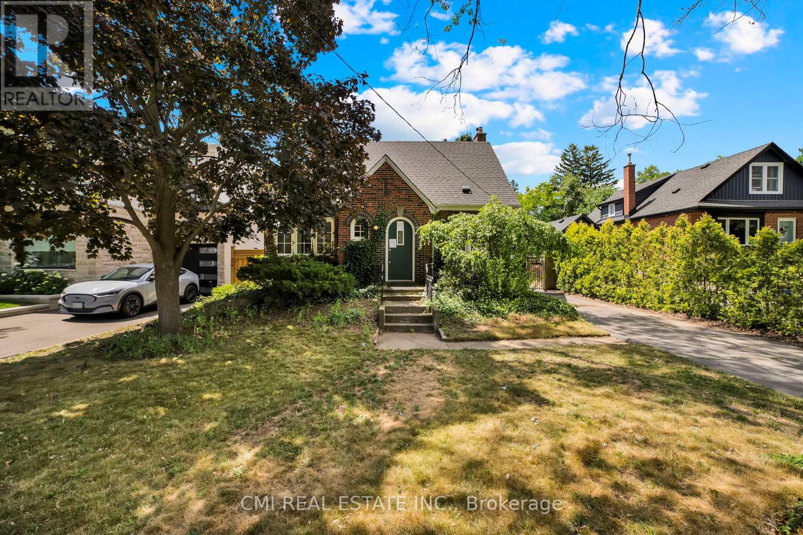 978 N Shore Blvd W, Burlington, ON L7T 1B1