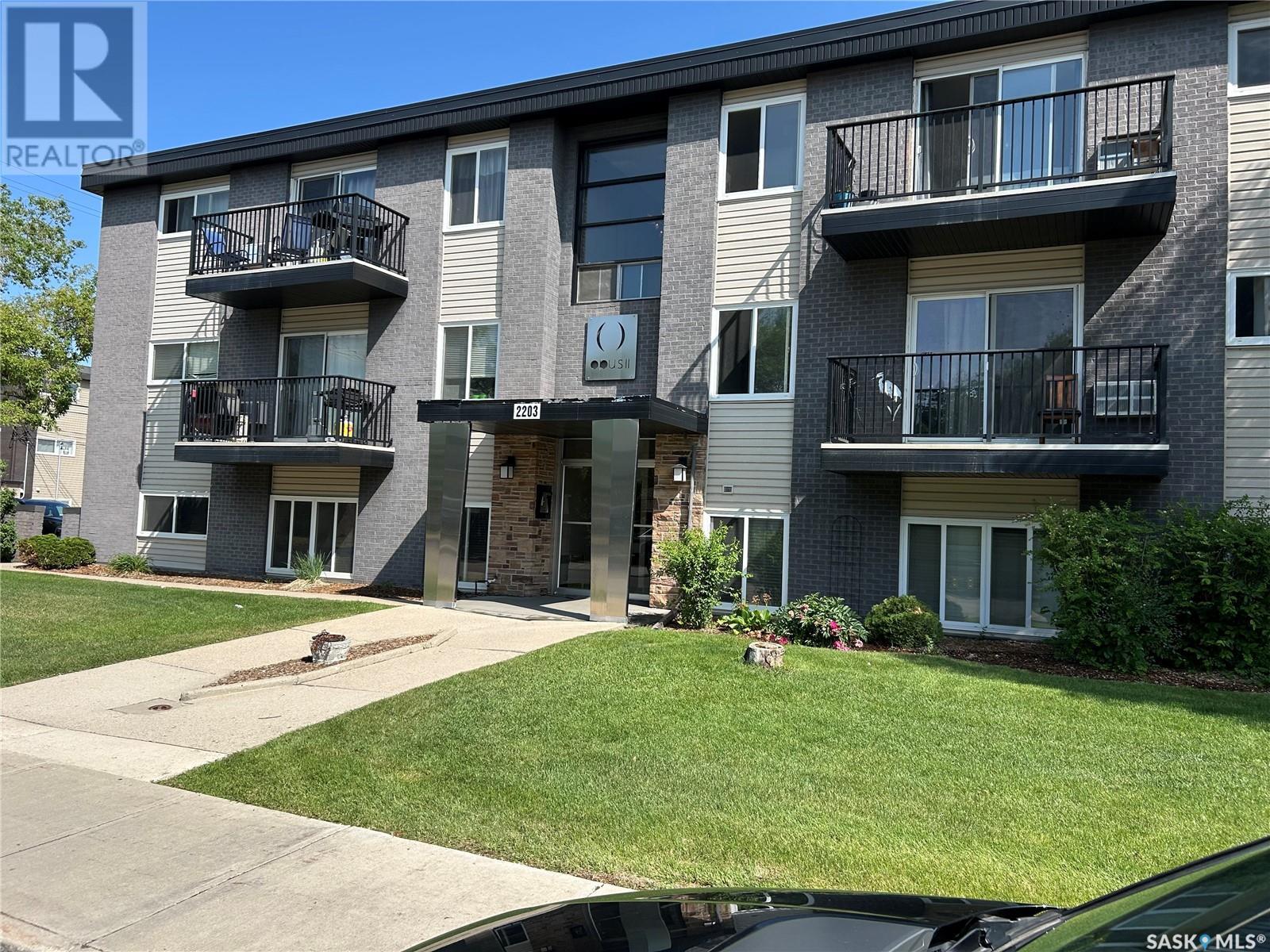 2203 7th Street E Unit 4, Saskatoon, SK S7H 0Z9
