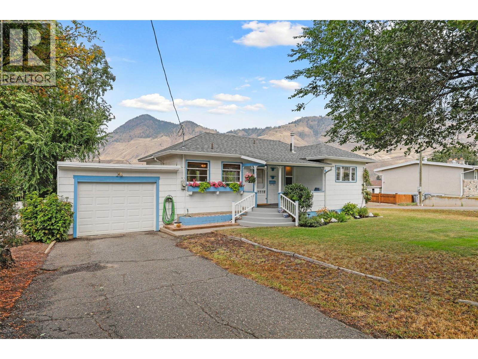2152 Crescent Dr, Kamloops, BC V2C 4J5