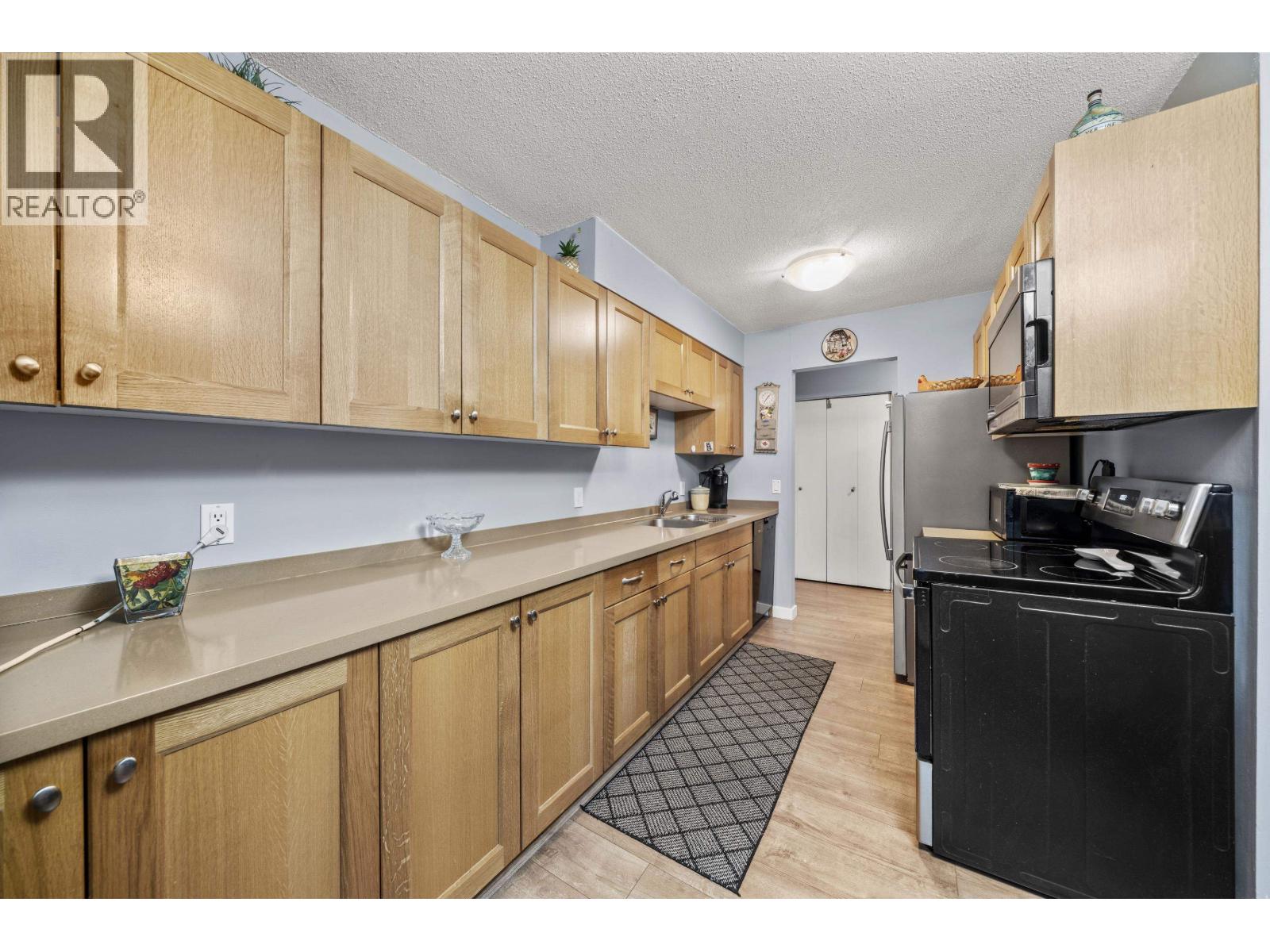 371 Ellesmere Avenue Unit 302, Burnaby, BC V5B 3T1