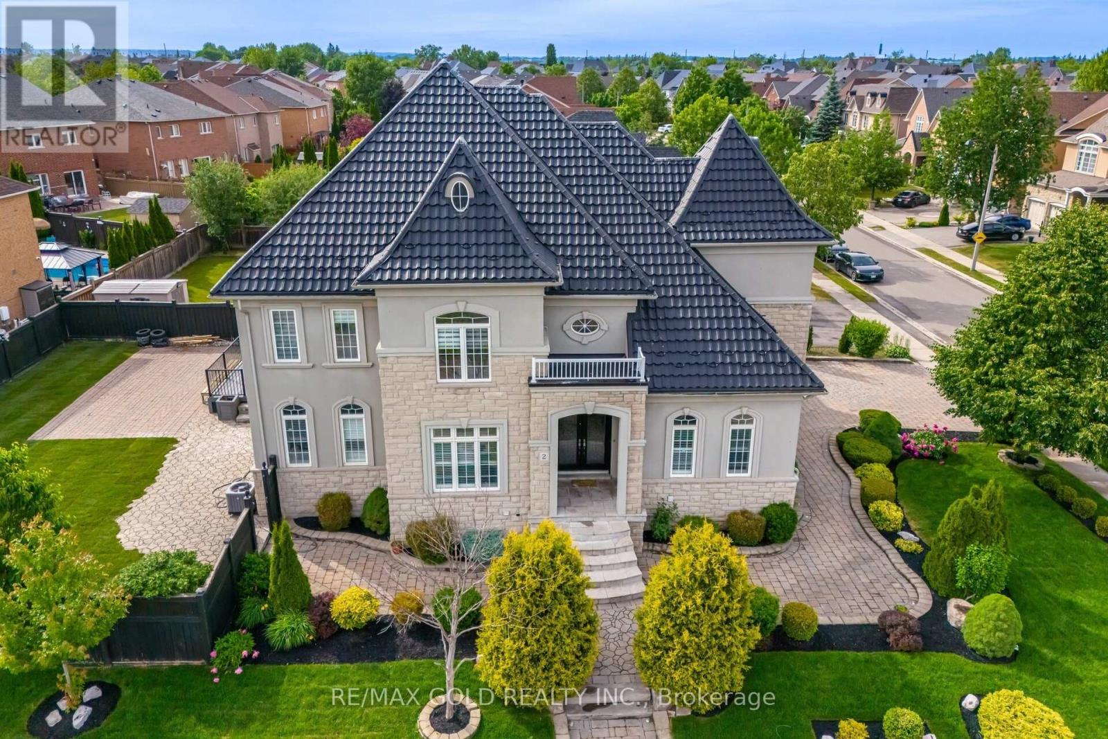 2 Belleville Dr, Brampton, ON L6P 1V7