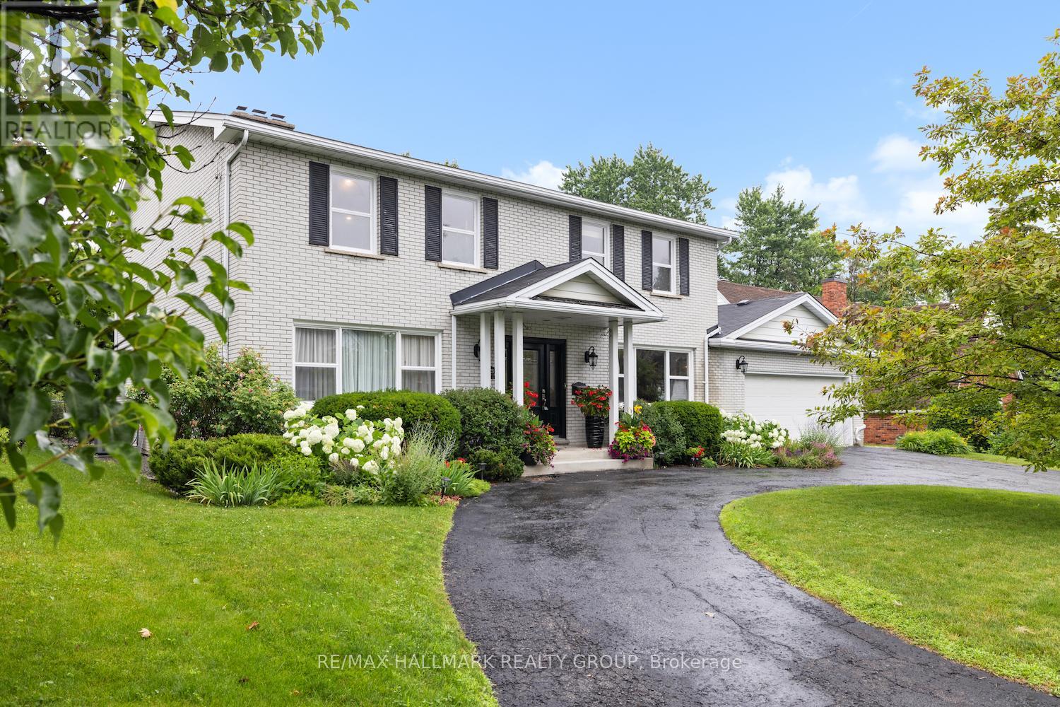 2435 Georgina Dr, Ottawa, ON K2B 7N1