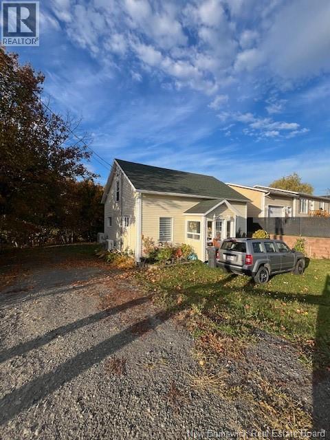 431 Vanier St, Campbellton, NB E3N 1V1