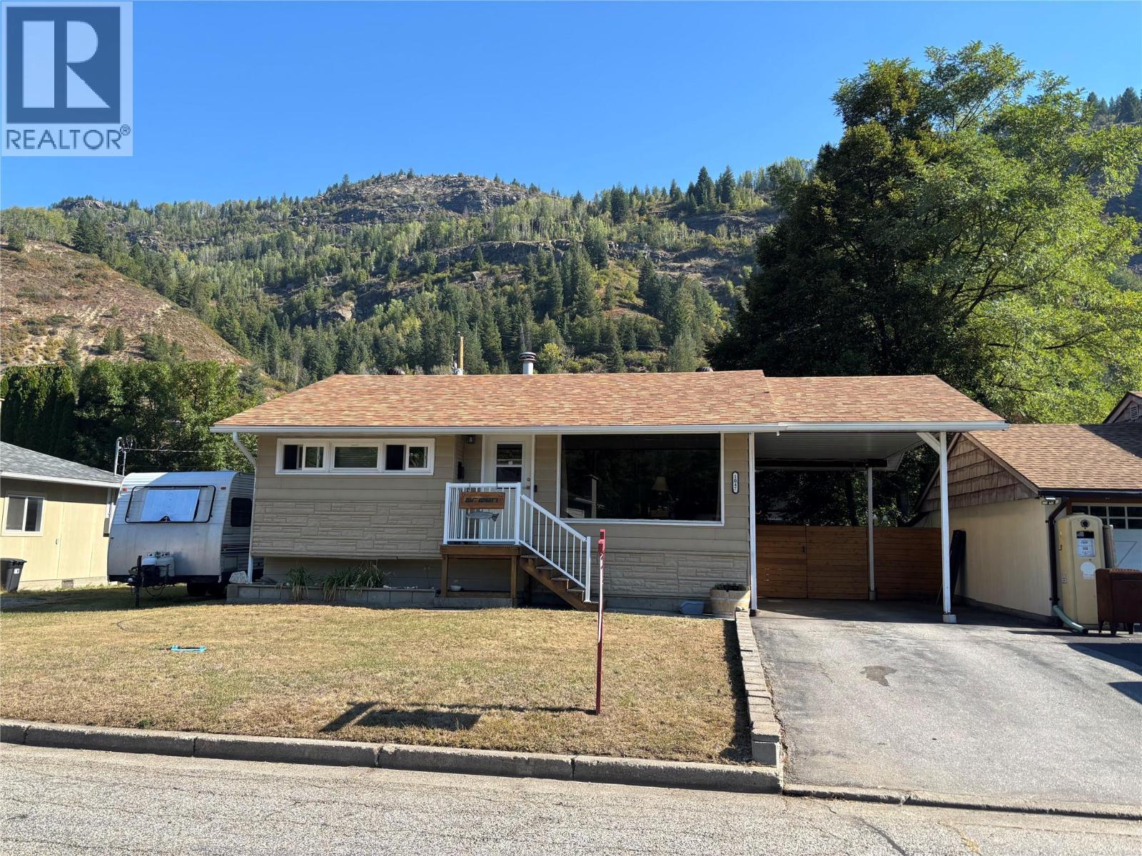 1047 Regan Cres, Trail, BC V1R 1C3