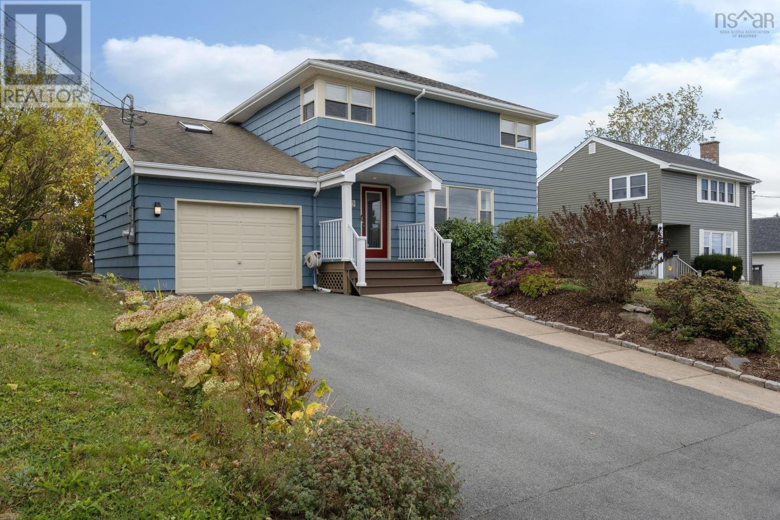 259 Joffre St, Dartmouth, NS B2Y 3E2