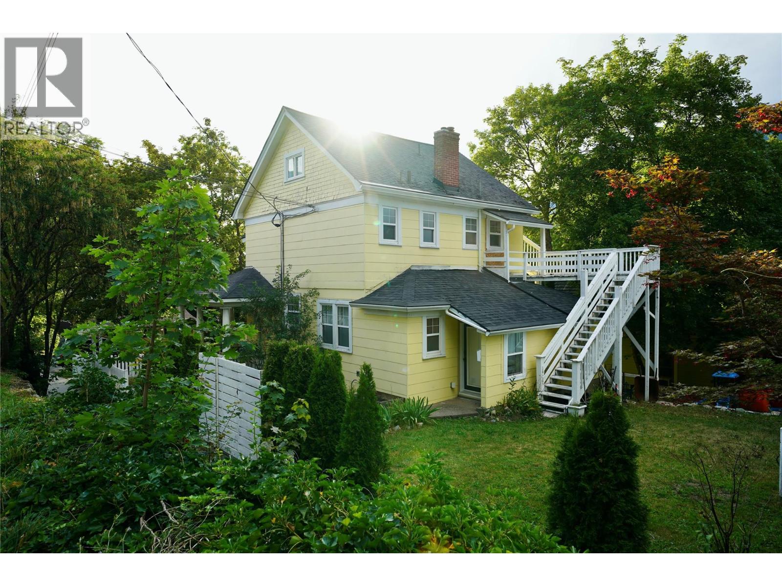 723 Hendryx St, Nelson, BC V1L 2B1