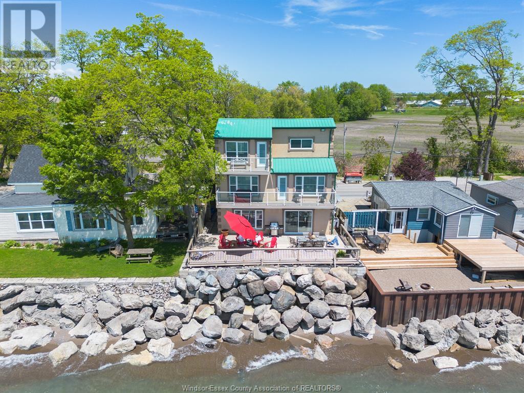992 Pt Pelee Dr, Leamington, ON N8H 3V4