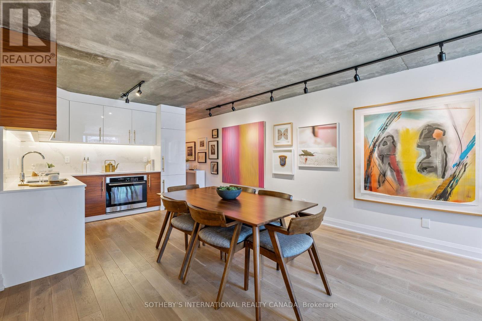 1011 152 St Patrick St, Toronto, ON M5T 3J9