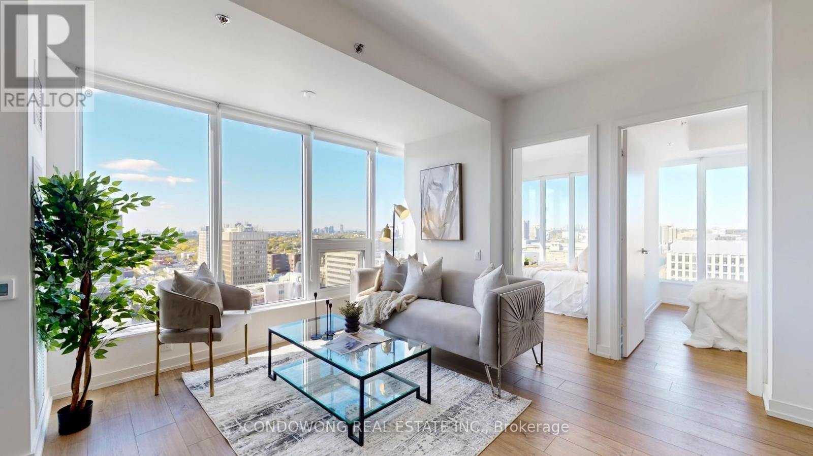 1704 203 College St, Toronto, ON M5T 1P9