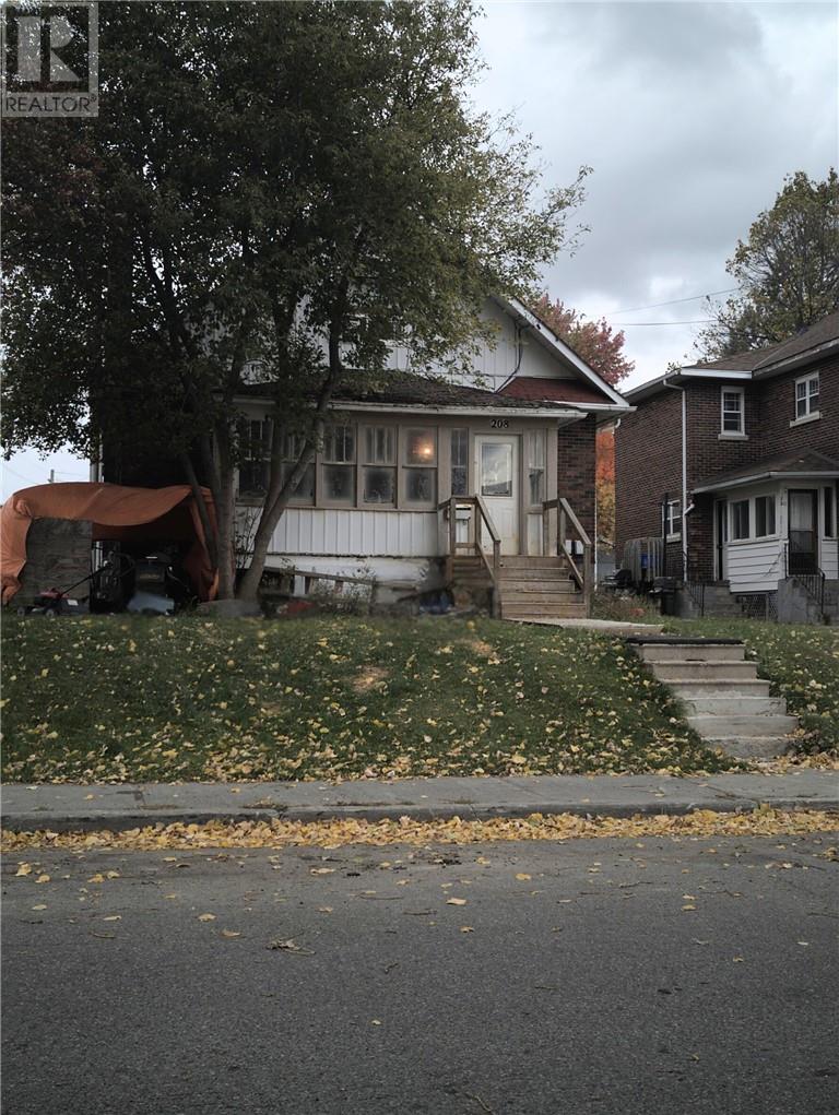 208 Baker St, Sudbury, ON P3C 2G1
