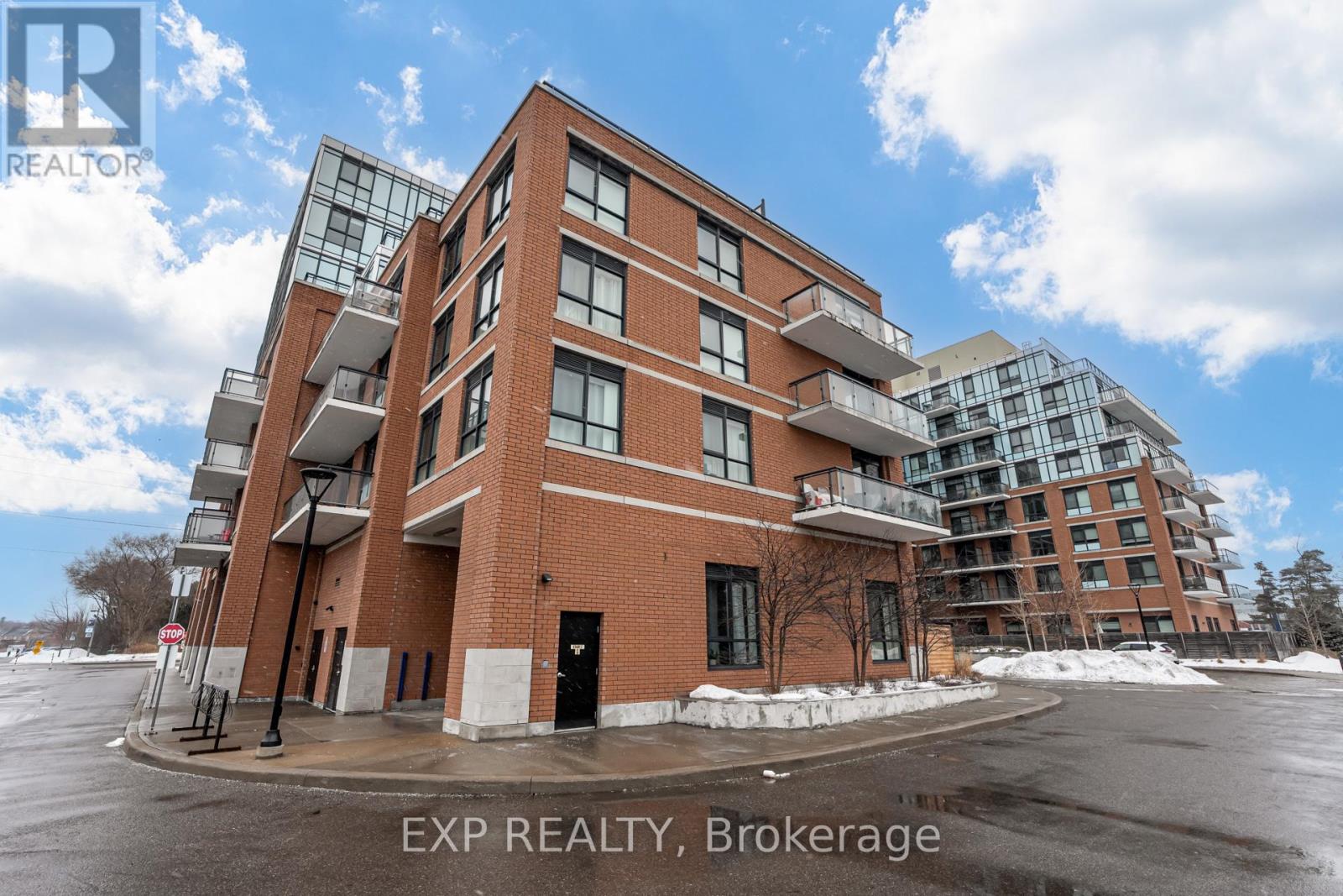 317 11611 Yonge St, Richmond Hill, ON L4E 1G2
