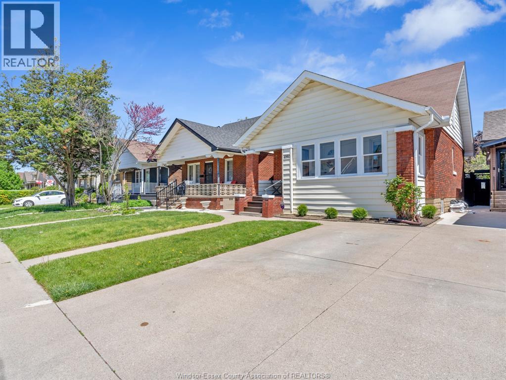 1090 Marentette Ave, Windsor, ON N9A 2A5