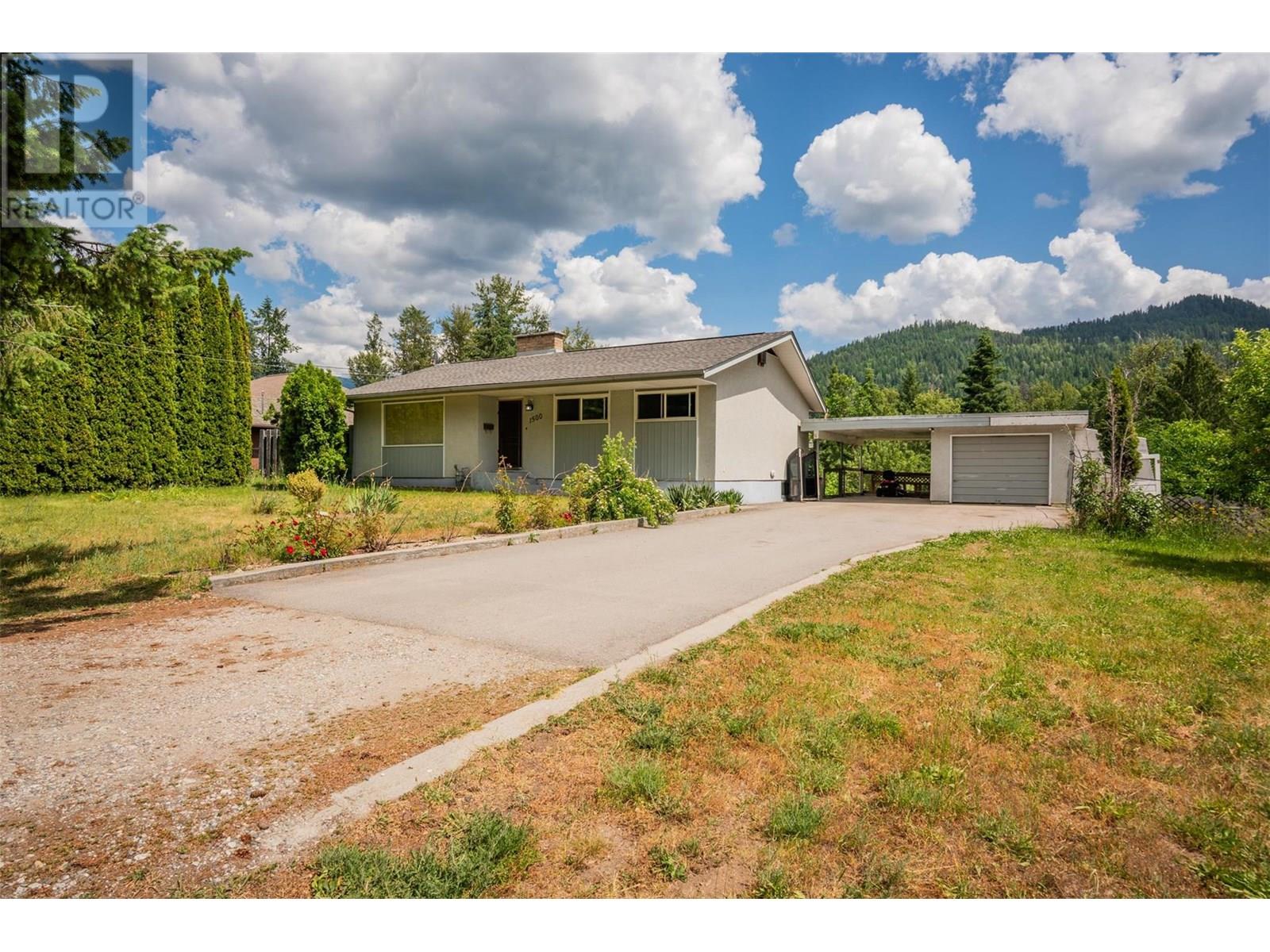 3 Hwy Unit 1500 Other #b, Fruitvale, BC V0G 1L1