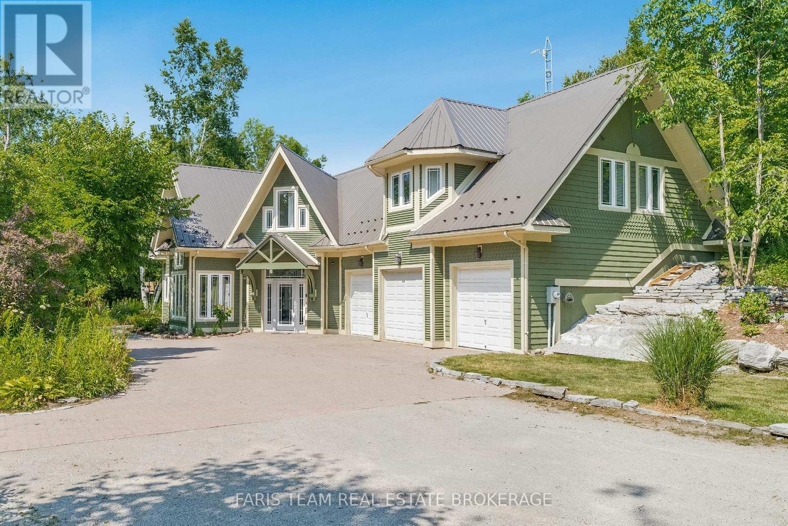 2 Forest Wood Ln, Oro-Medonte, ON L3V 8J3