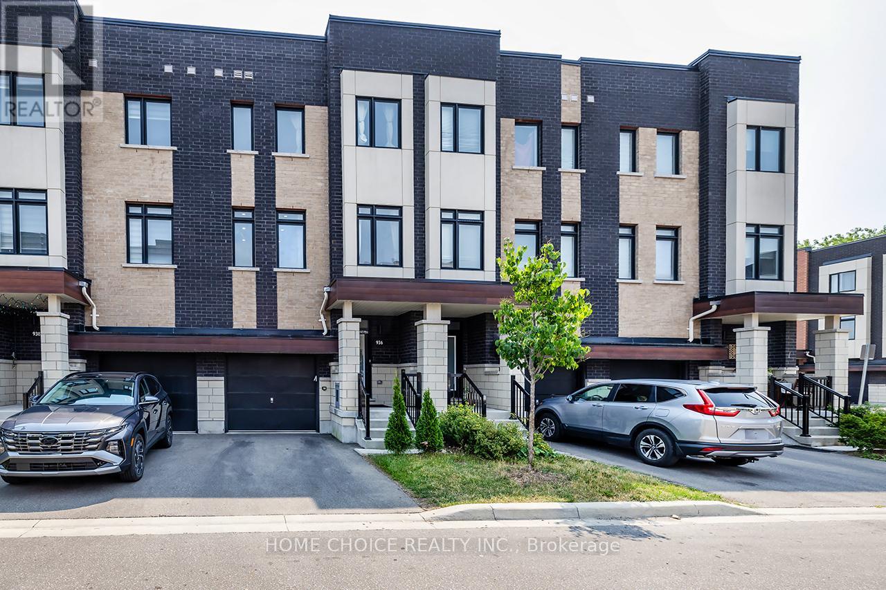 936 Kicking Horse Path, Oshawa, ON L1J 0B4