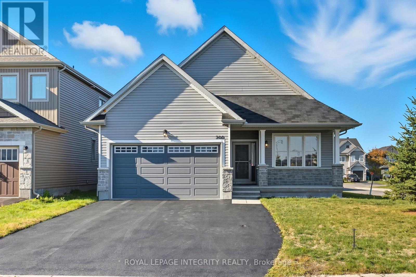 200 Rover St, Ottawa, ON K2V 0G2