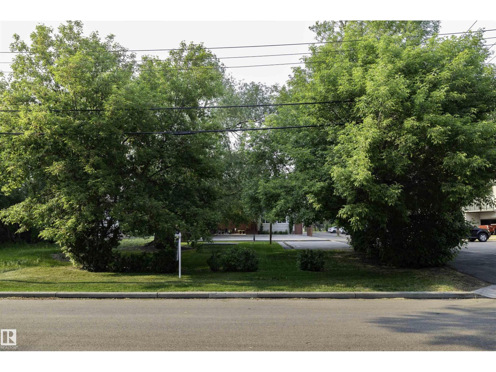 87 Av Nw Unit 10416, Edmonton, AB T6E 2P4