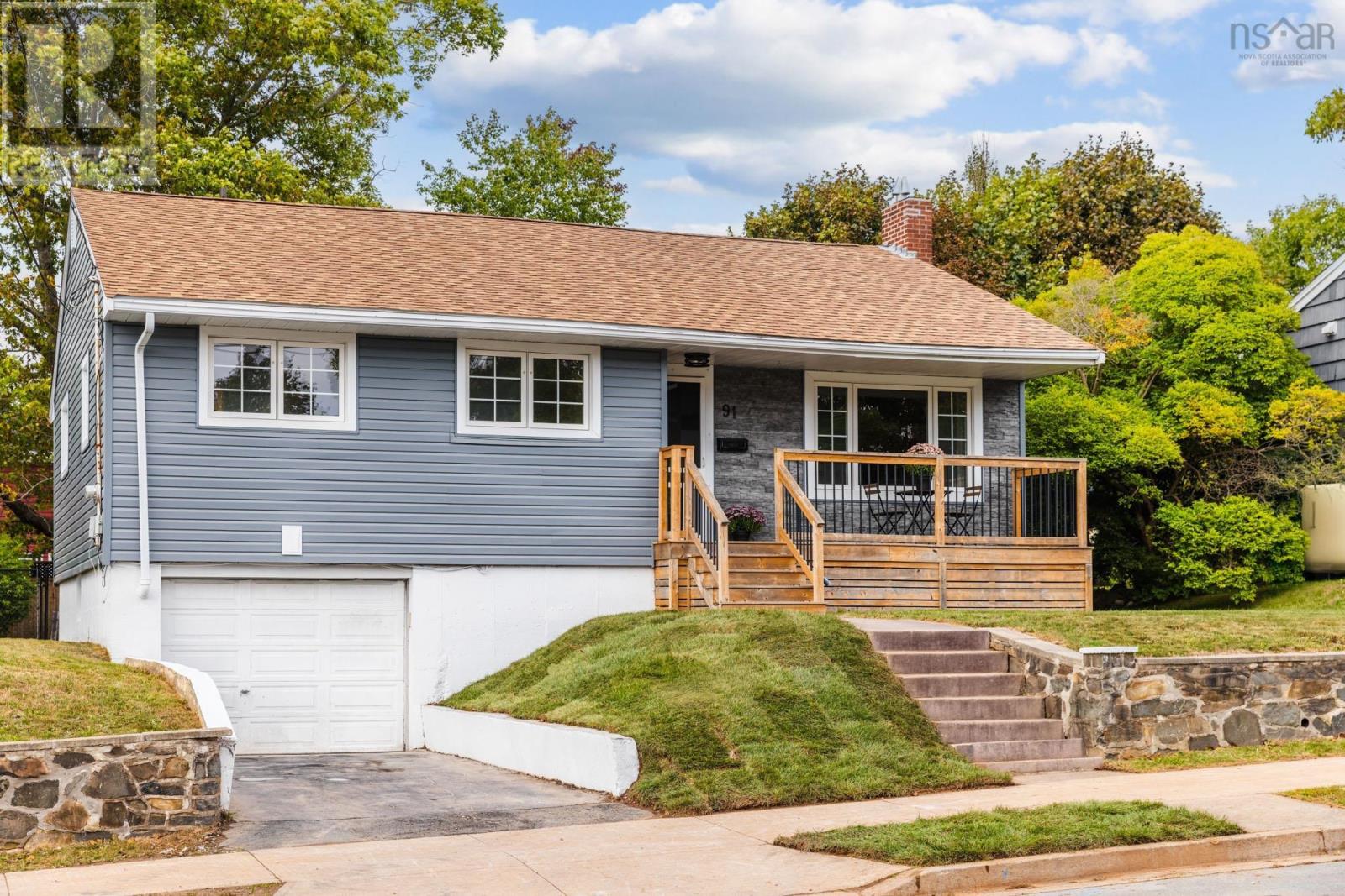 91 Symonds St, Dartmouth, NS B3A 3M1