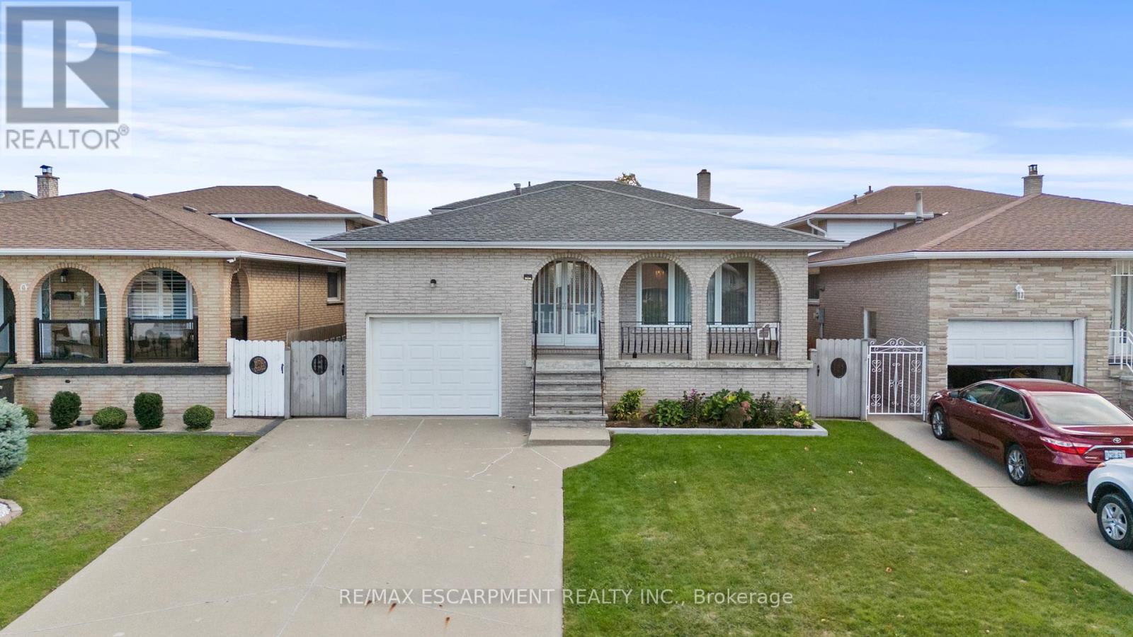 48 Village Dr, Hamilton, ON L8E 3N1