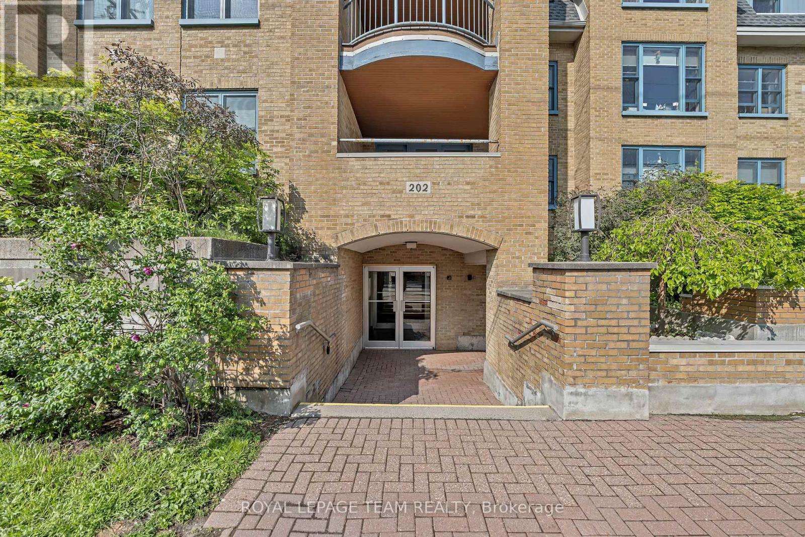 307 202 Hinchey Ave, Ottawa, ON K1Y 1L7