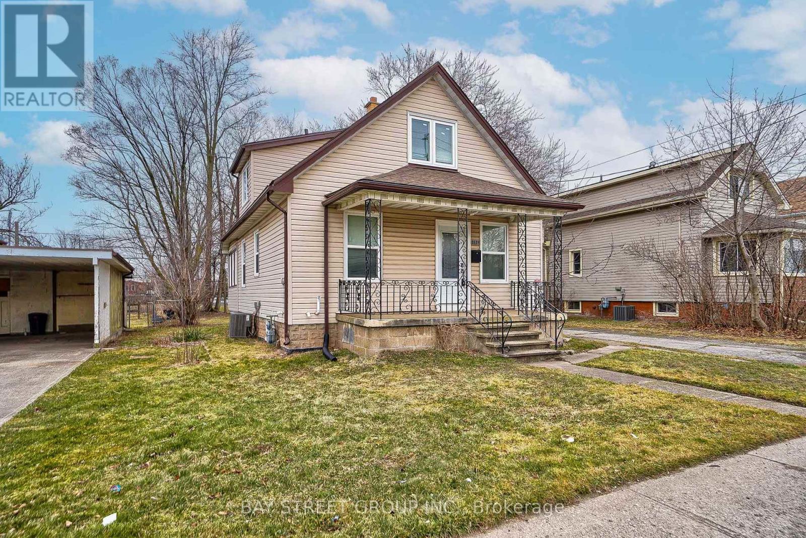 5241 Kitchener St, Niagara Falls Clifton Hill, ON L2G 1B4