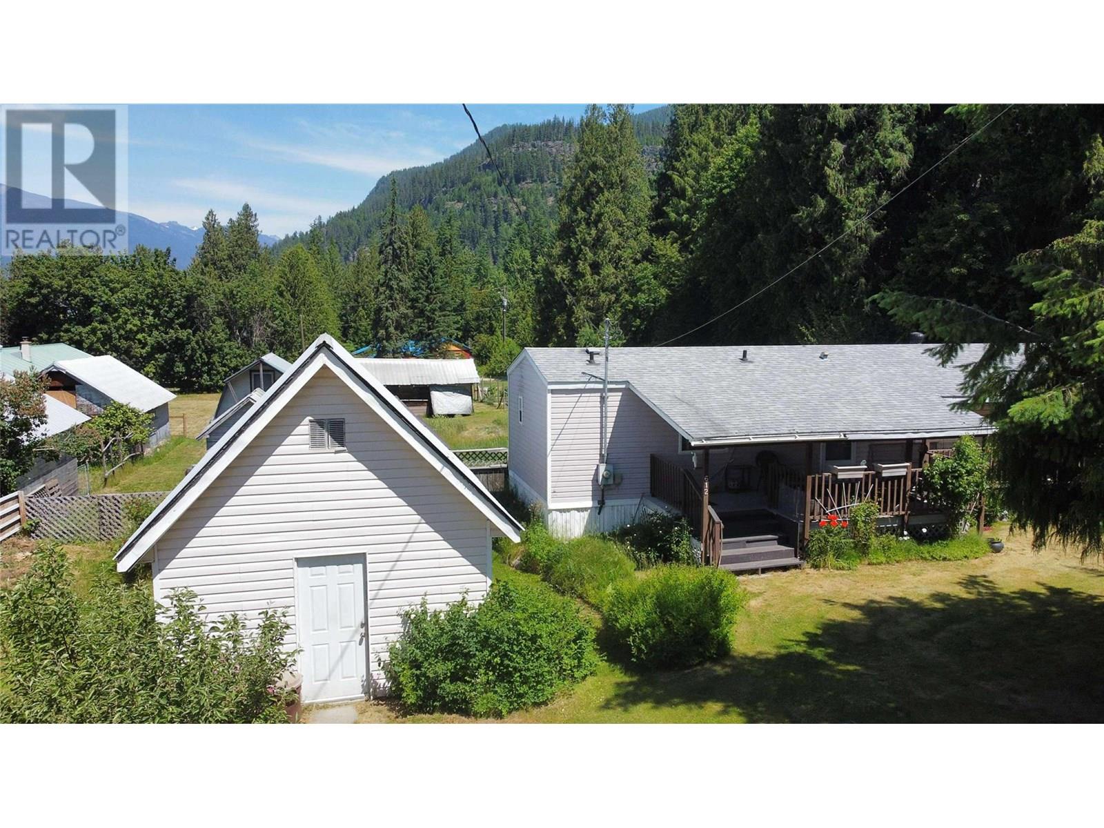 612 Fletcher Ave, Slocan, BC V0G 2C0