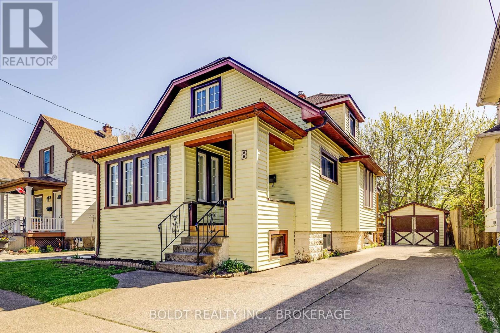 8 Chelsea St, St. Catharines, ON L2P 3B8