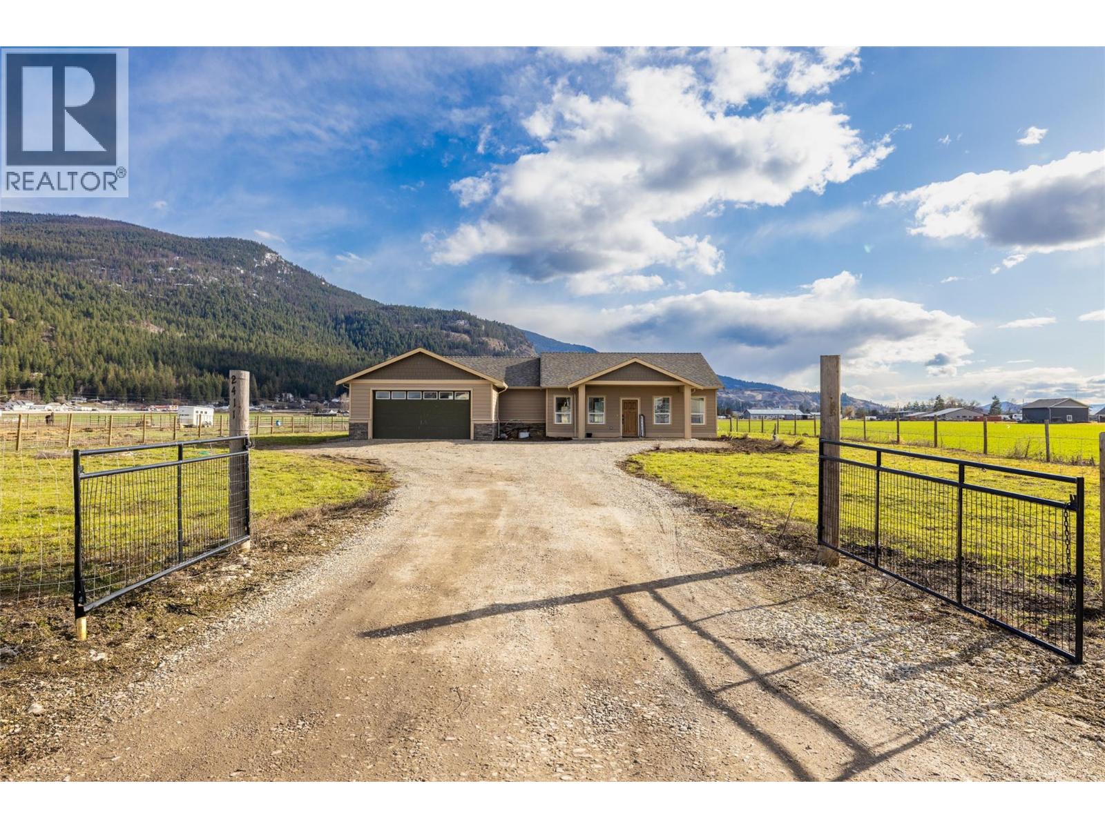 2411 Harding Rd, Spallumcheen, BC V4Y 0V9