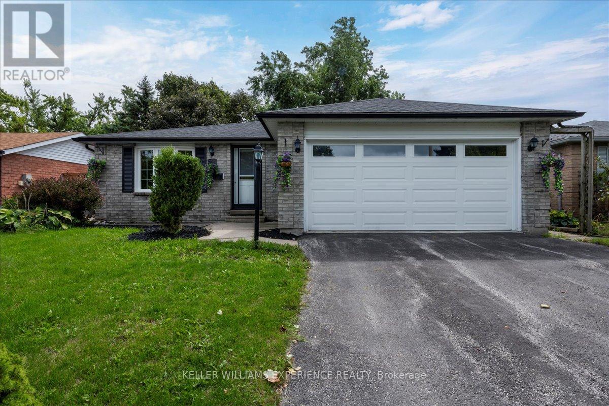 57 Gloria St, Barrie, ON L4N 5W5