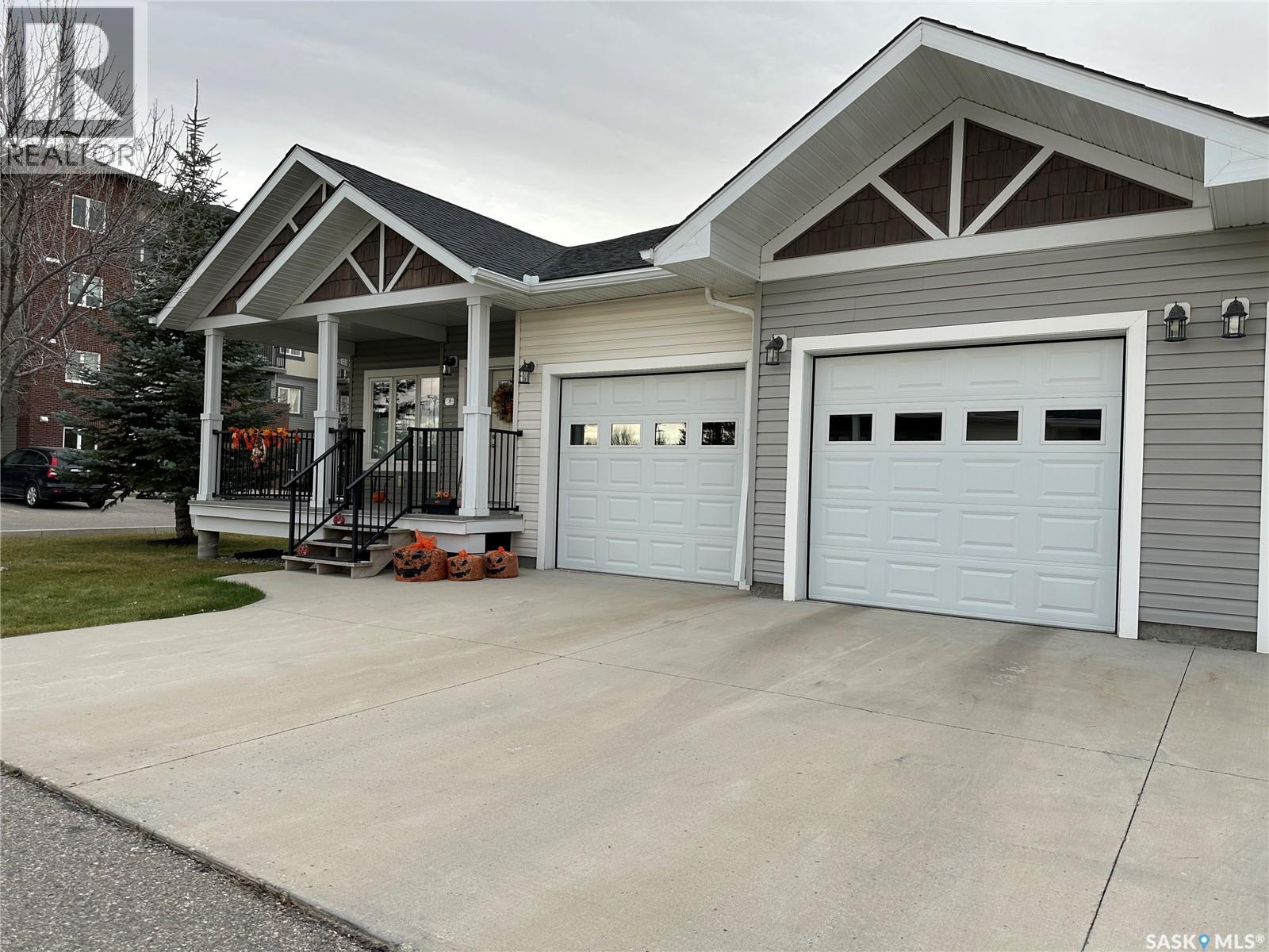 840 5th Street Unit 8, Weyburn, SK S4H 3P2