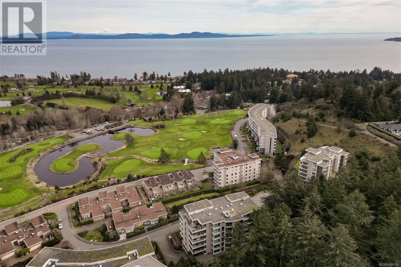 748 Sayward Hill Terr Unit 101 Ter, Saanich, BC V8Y 3K1