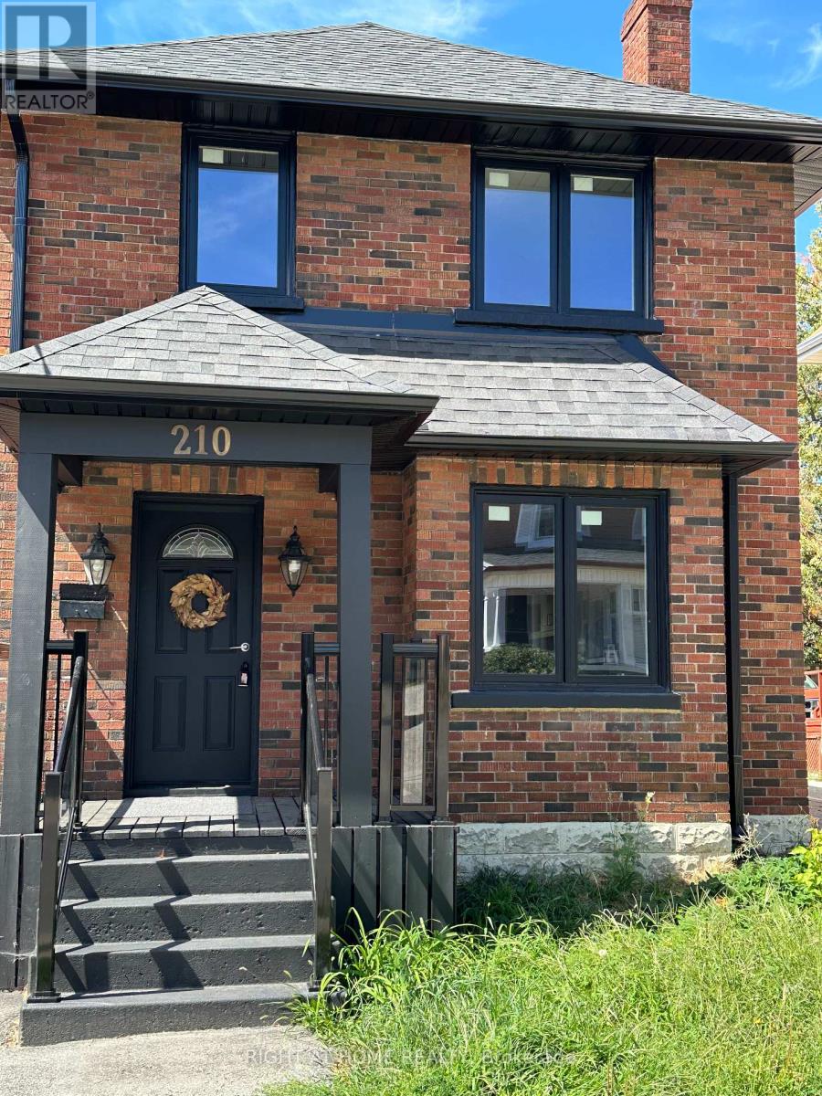 210 Dearborn Ave, Oshawa, ON L1G 4Z4