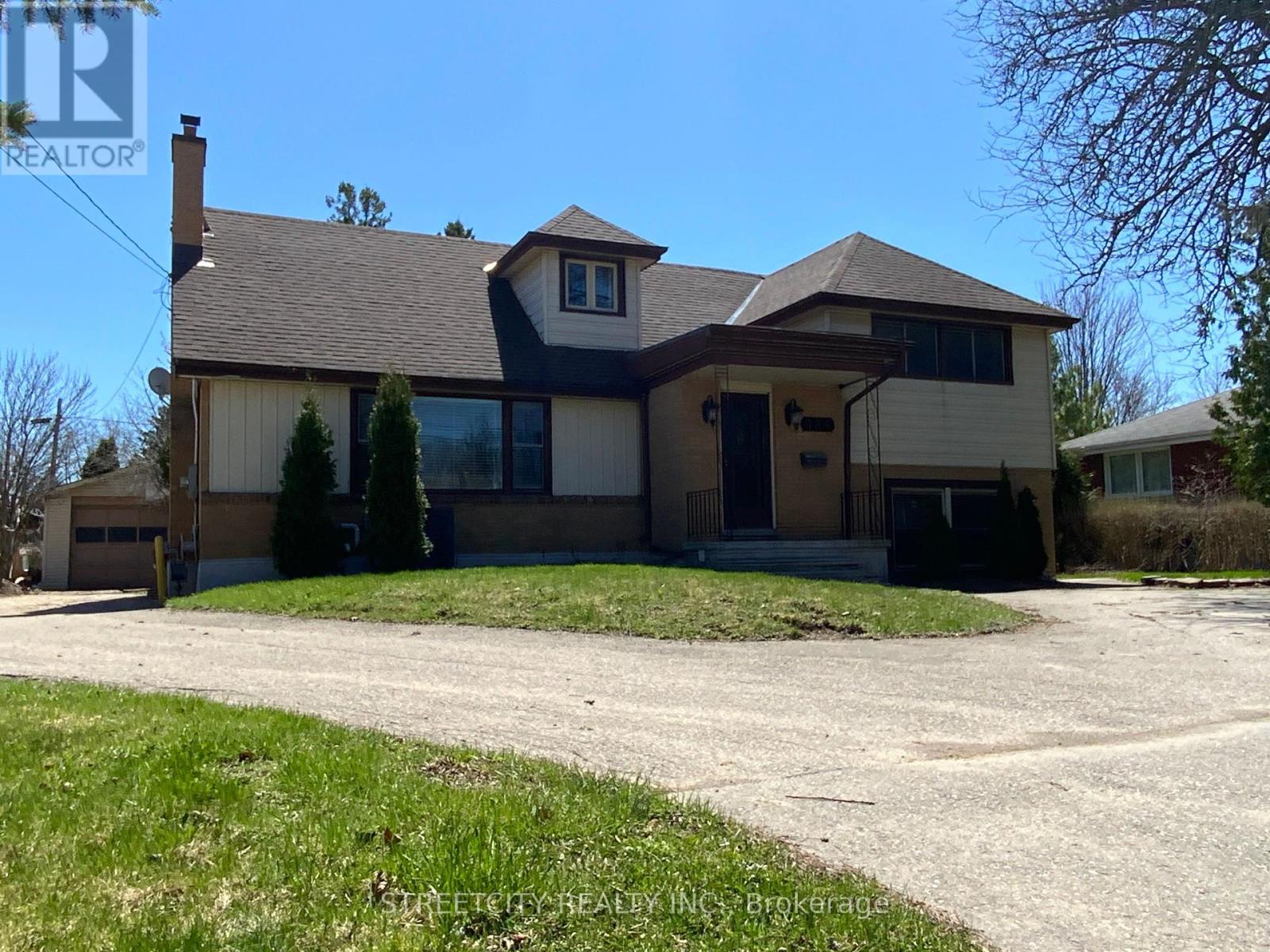 924 Valetta St, London, ON N6H 2Z6