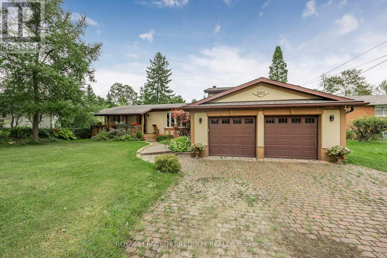 2211 Mildred Ave, Innisfil, ON L9S 2B9