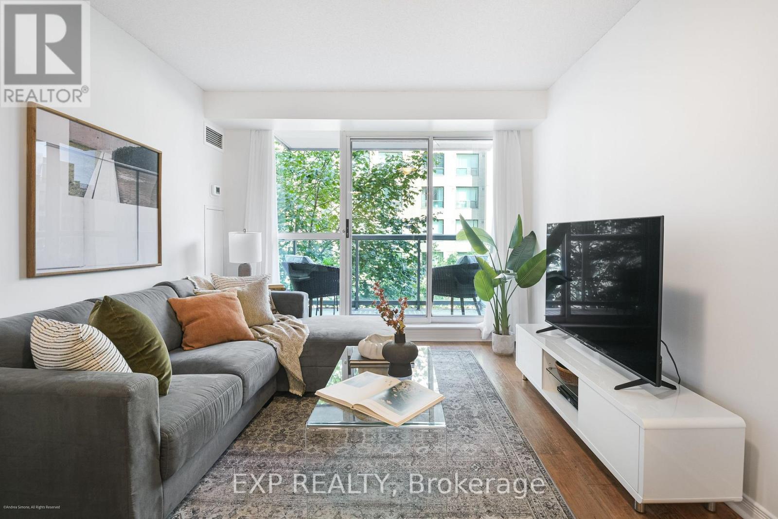 527 109 Front St E, Toronto, ON M5A 4P7