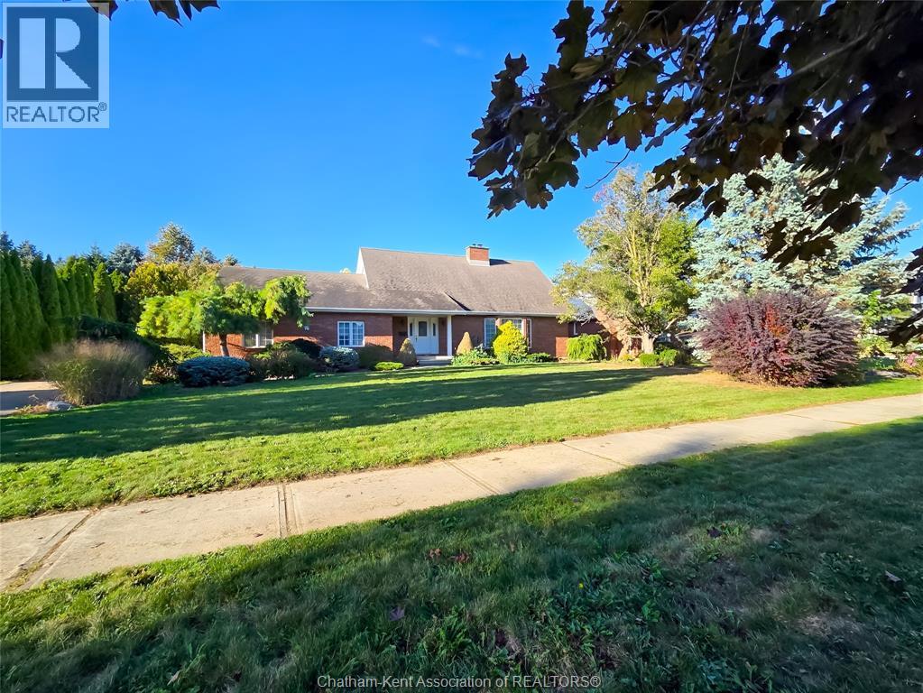 70 Braemar Blvd, Chatham, ON N7M 6G3