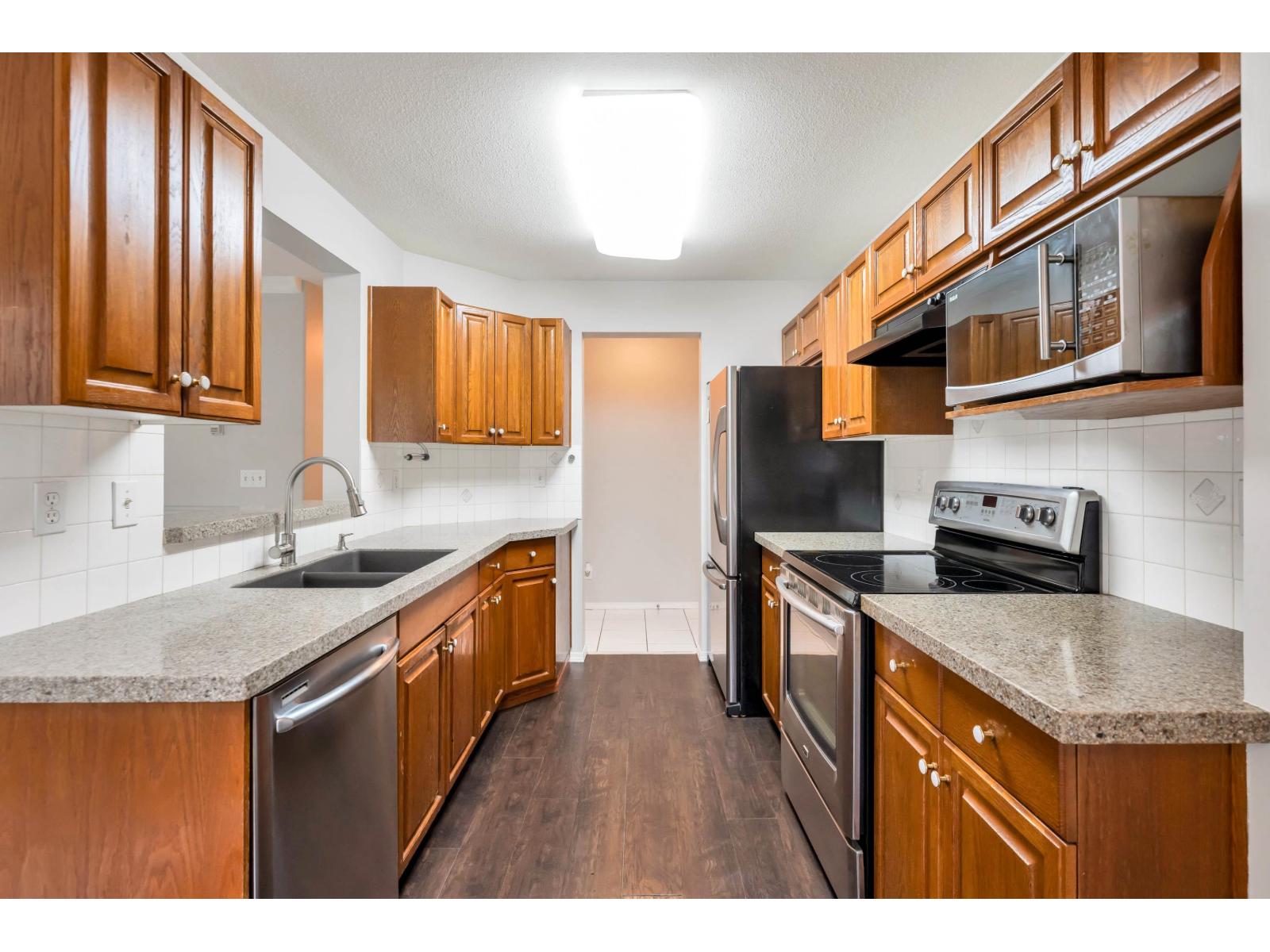 13870 70 Avenue Unit 202, Surrey, BC V3W 0R9