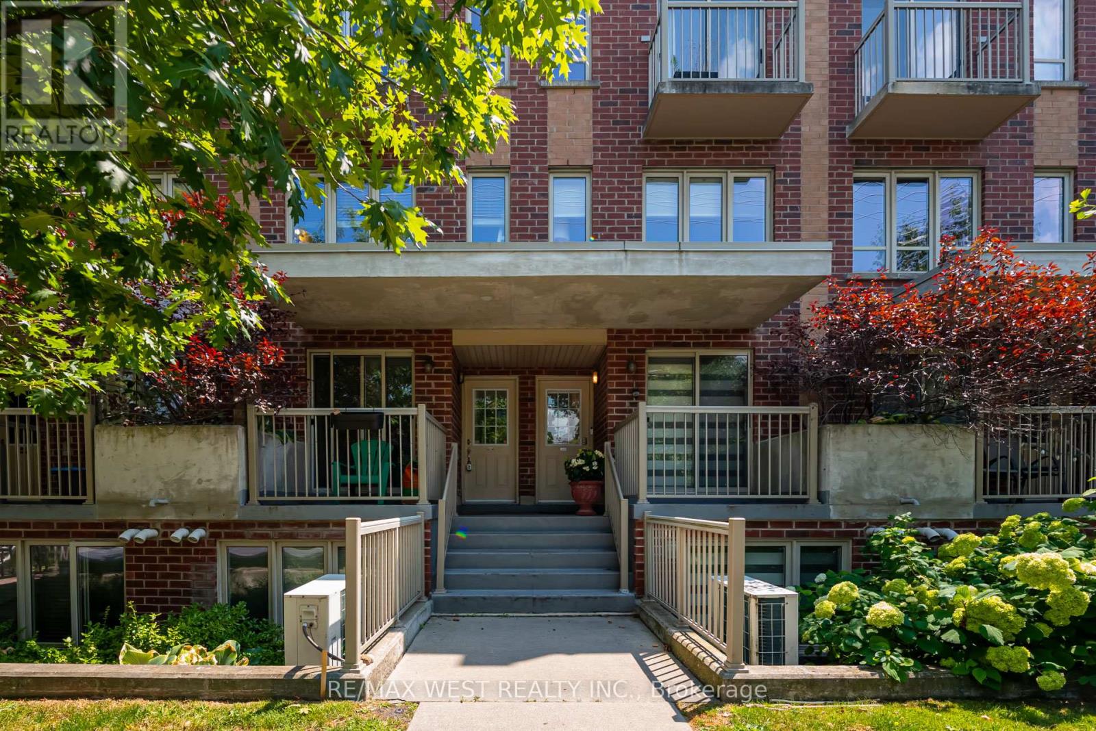 264 351 Wallace Ave, Toronto, ON M6P 3N1