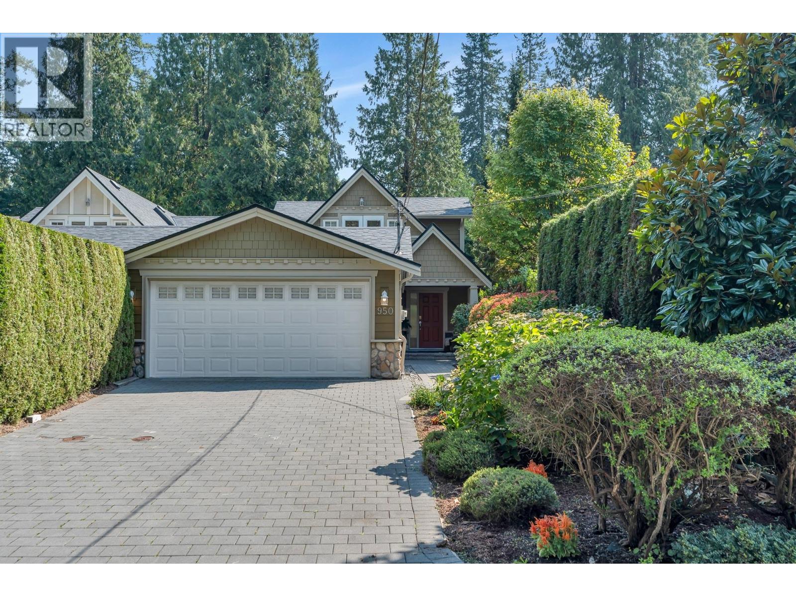 950 Seymour Blvd, North Vancouver, BC V7J 2J8