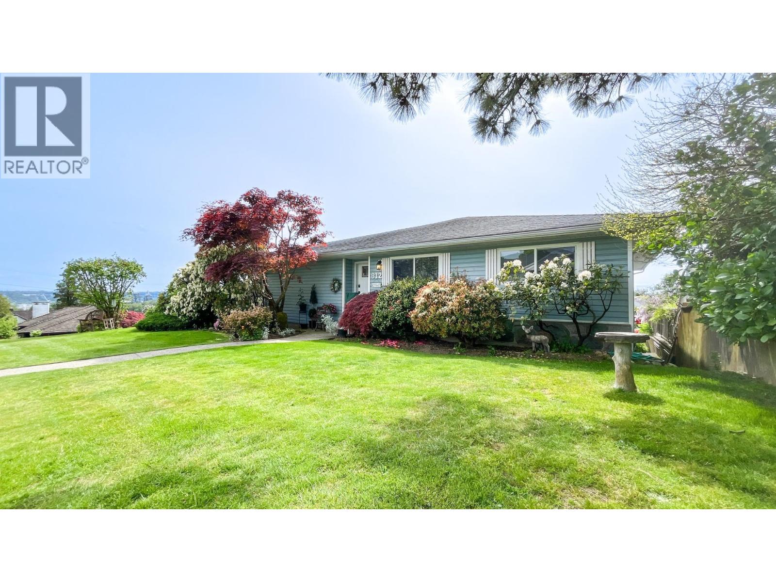 812 York St, New Westminster, BC V3L 4S4