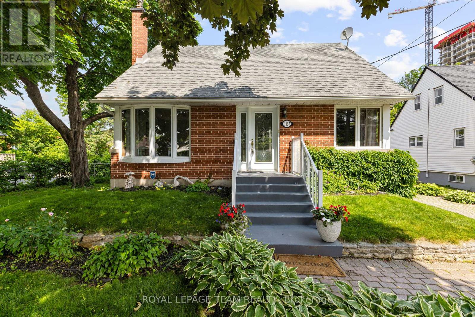 1357 Thames St, Ottawa, ON K1Z 7N3