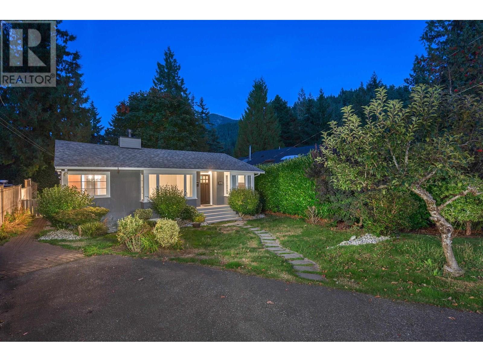 6431 Rosebery Ave, West Vancouver, BC V7W 2C5