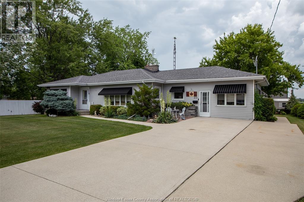 210 Erie St S, Chatham-Kent, ON N0P 1W0
