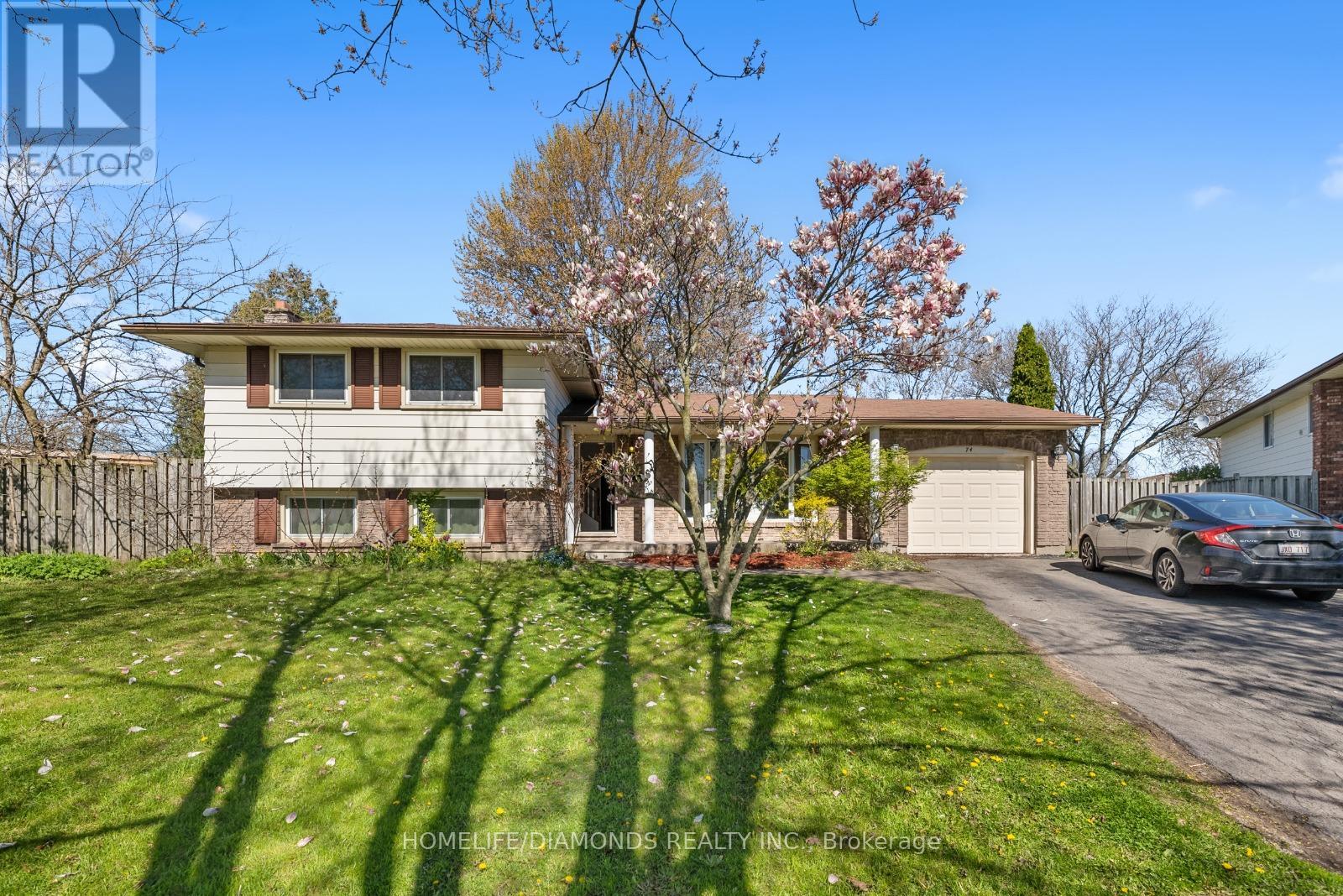 74 Macoomb Dr, Welland, ON L3C 5T9